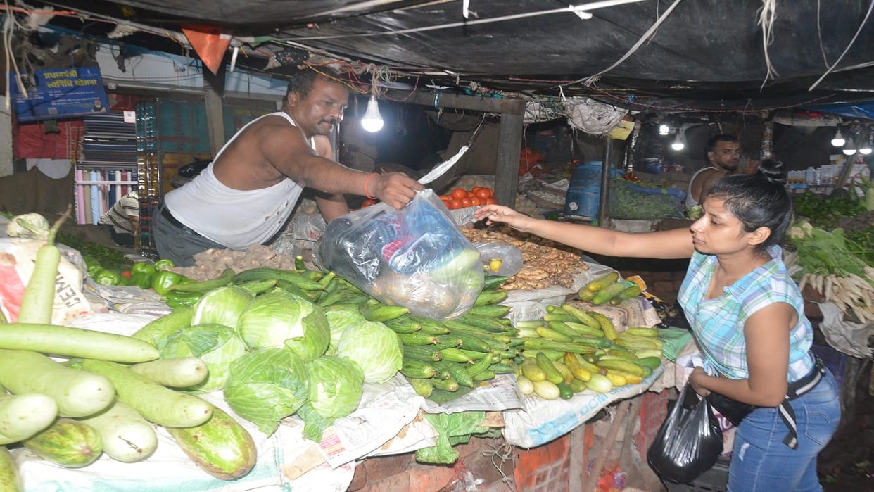 Vegetable prices increased in Bareilly due to flood and rain