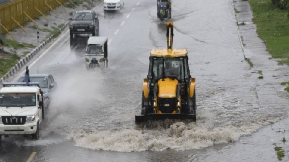 95.5 mm of rain fell in Agra in month of September After 85 years 40 houses collapsed