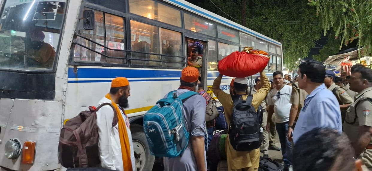 Urs 2024 group of Pakistani pilgrims Return from Piran Kaliyar Dargah after Jiyarat
