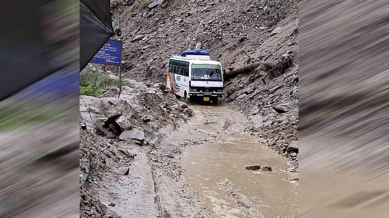 Badrinath Dham Parthadip landslide area has become a problem travelers are facing problems Uttarakhand News