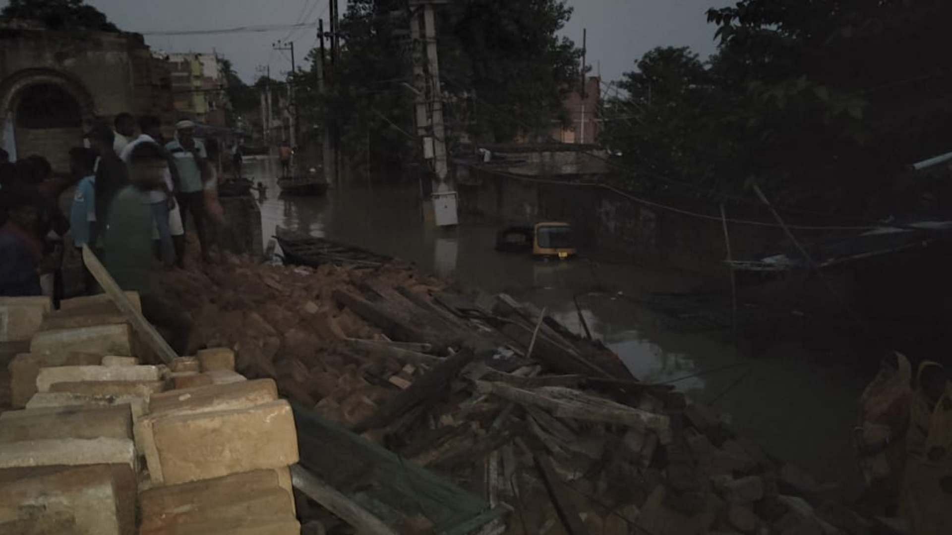 Bihar News : Many children died in Saran collapse of kathiya baba temple boundary wall in flood.