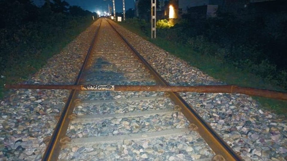 Gujarat Train halted as it hits old iron rail piece placed vertically on track sabotage suspected hindi news