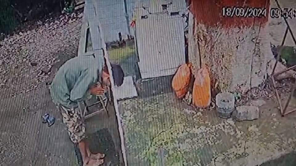 Theft in the temple near the tea shop on Kosi Barrage ramnagar