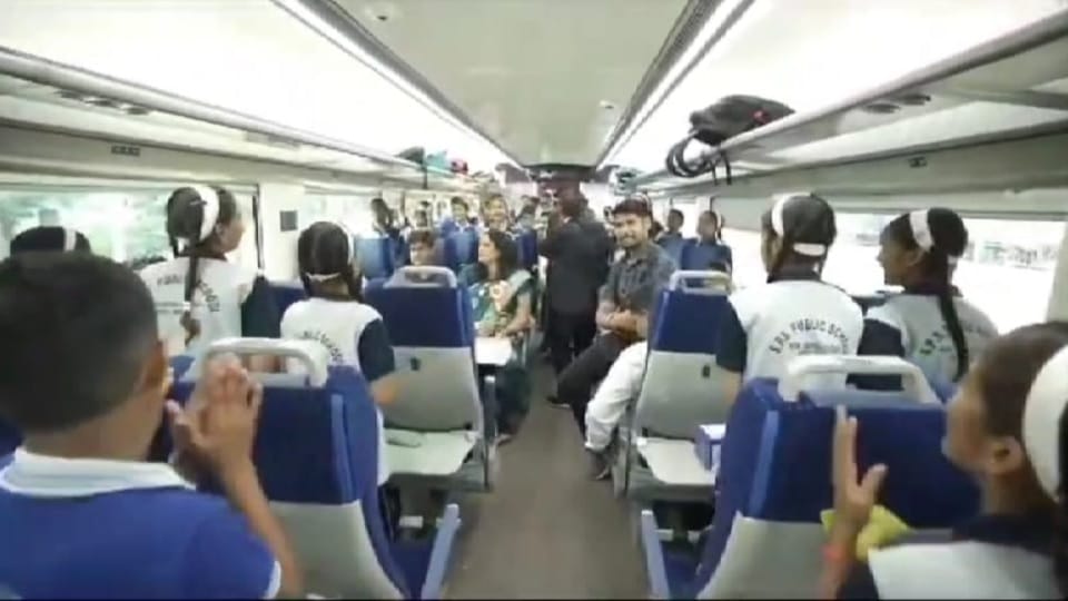 Social war started over Ram bhajan in Vande Bharat train,