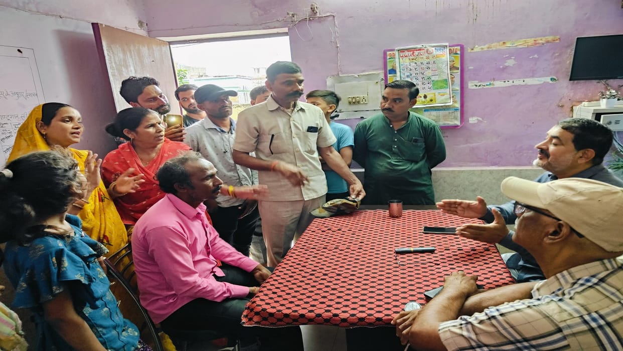 Kasturba school girl dies her family members created ruckus in Shahjahanpur