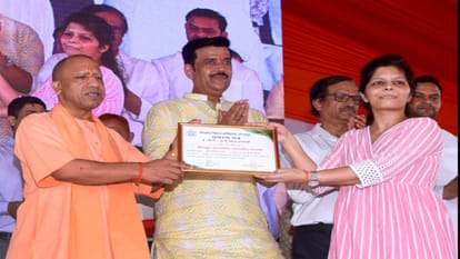 CM Yogi inaugurates floating restaurant on Gorakhpur Ramgarhtal