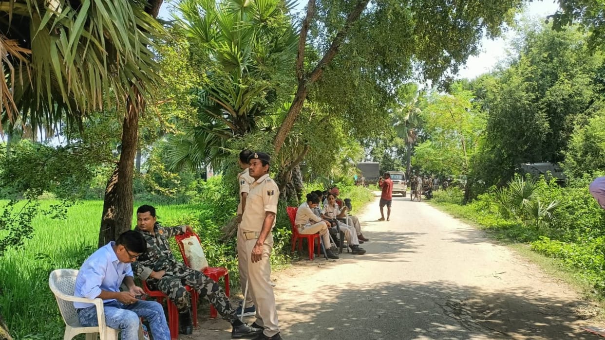 DM appeals for peace on the case of arson by anti-social elements in Mahadalit Tola