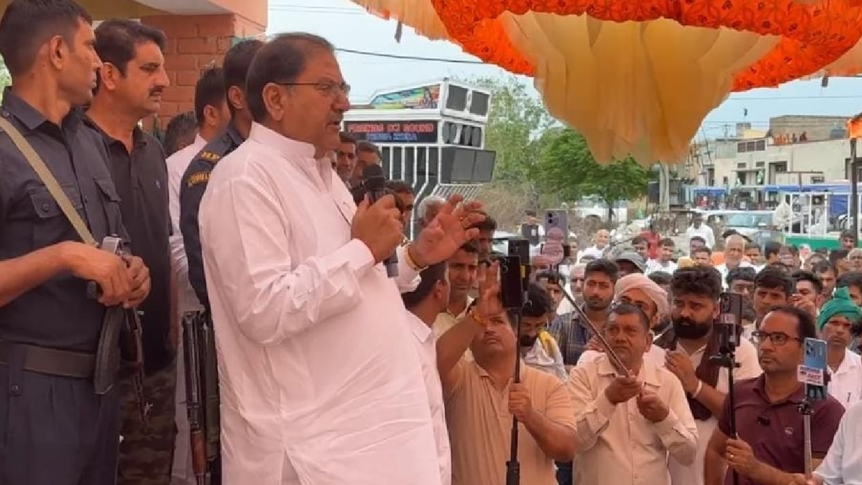 Abhay Chautala said in Fatehabad End 20 year drought, I will take village forward in six months