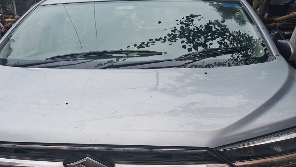Two people sleeping on the sidewalk crushed by a car one died