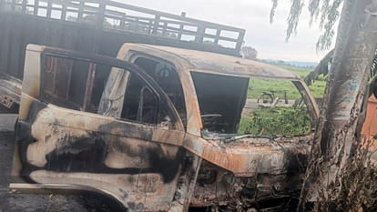 Bijnor: Vehicle caught fire after hitting electric pole, gate did not open, driver burnt alive