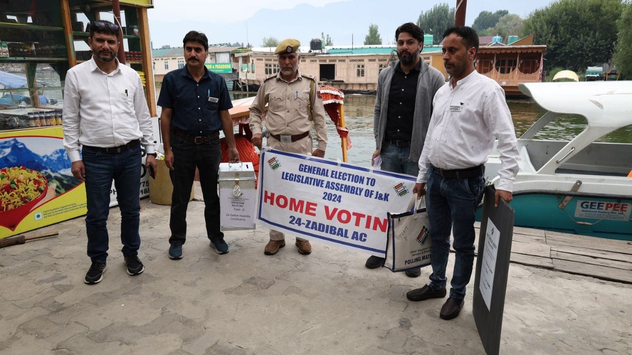 Home Voting Campaign: Election workers are going door to door in Jammu and Kashmir, see pictures of voting her