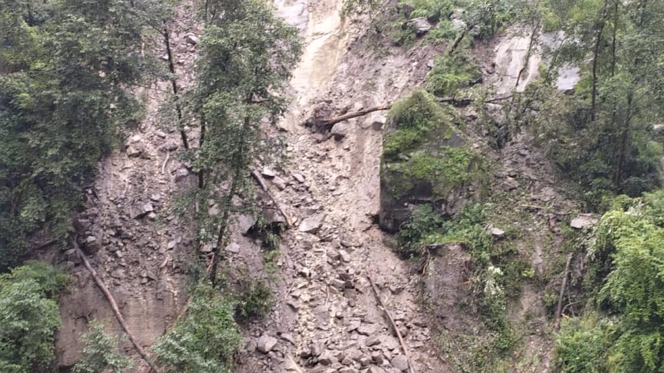 Uttarakhand Jyotirmath facing land subsidence and Now Landslide has become active below city