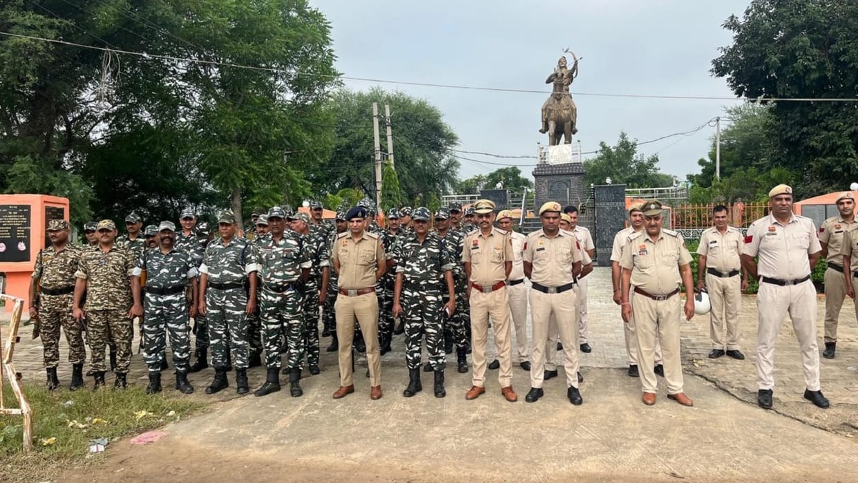 Jhajjar Police took out flag march in rural area, appealed to people to vote peacefully