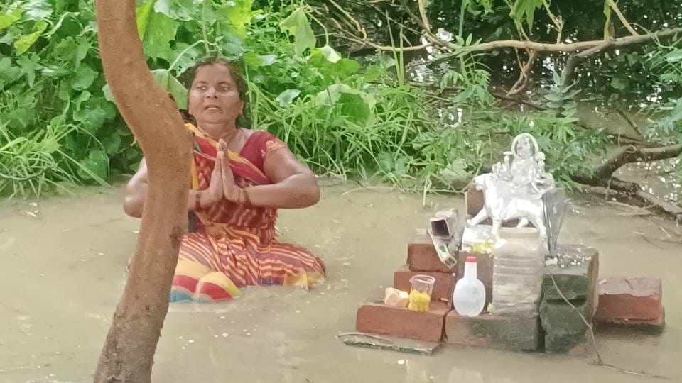idol of Maa Durga was found in mud in Mainpuri  youth claimed that he had dream at night
