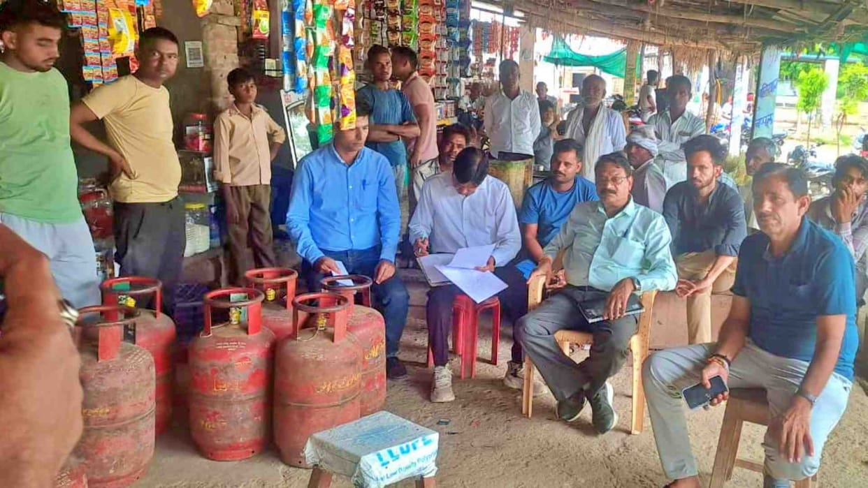 Kekri News: Logistics department seized 31 cylinders for illegal storage of gas cylinders in Bharai