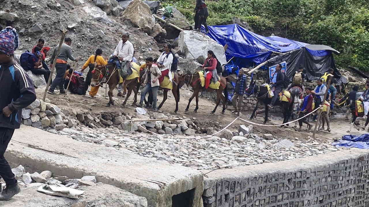 Gaurikund-Kedarnath walking path 400 workers are engaged in repairing Route Rudraprayag Uttarakhand News