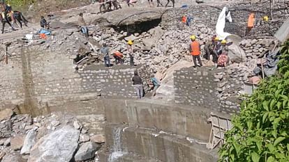 Kedarnath Yatra 15 Meter Road Washout In Gaurikund-kedarnath Walking Route Chirbasa Passengers Stranded - Amar Ujala Hindi News Live - Kedarnath Yatra: चीरबासा में 15 मी. मार्ग वाशआउट, पैदल आवाजाही मुश्किल, फंसे