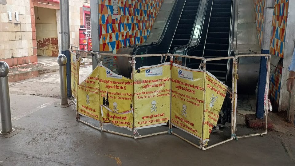 agra cantt railway station condition in hindi news