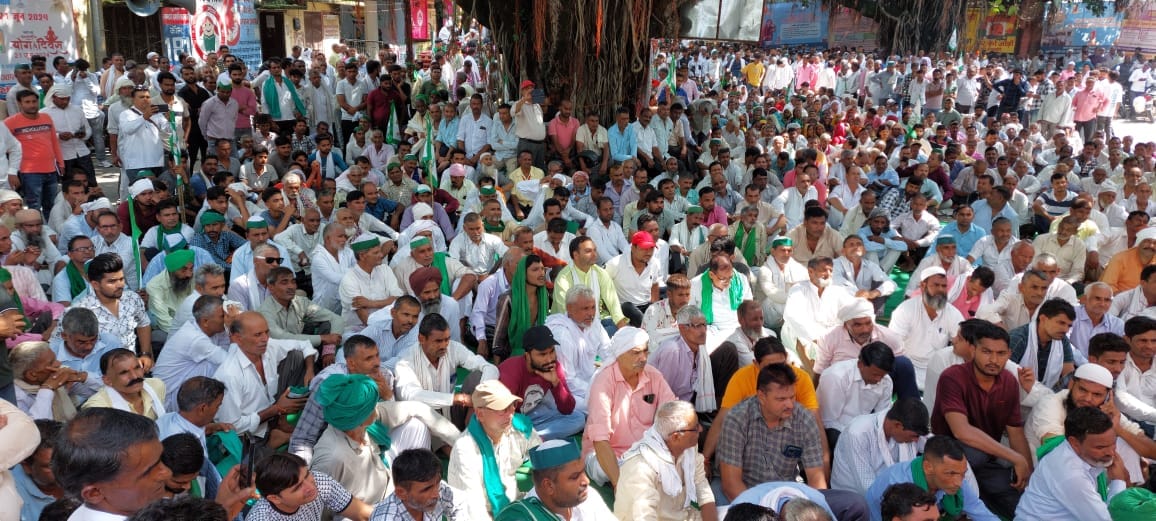Meerut: BKU Apolitical protest in the Collectorate over the problems of farmers including electricity, pending