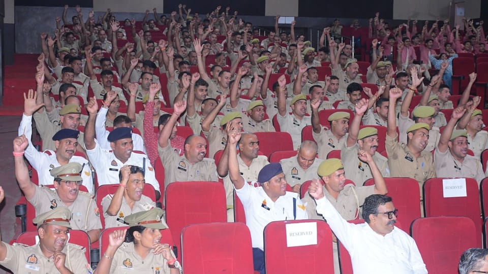 Maa Tujhe Pranam: Policemen's bravery honored in Moradabad, faces lit up when they received appreciation