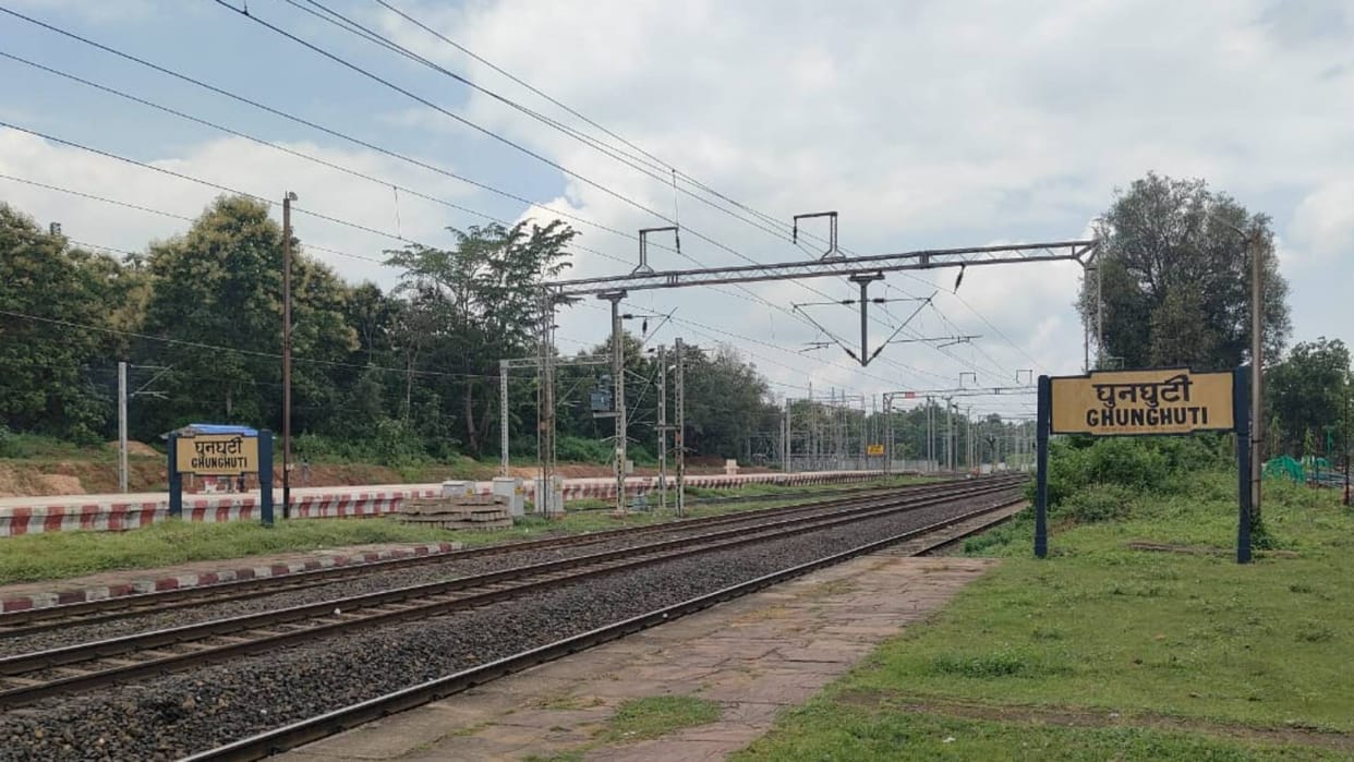 Shahdol-Umaria Rail Thieves cut cable of third line blast occurred due to falling of up-down cable
