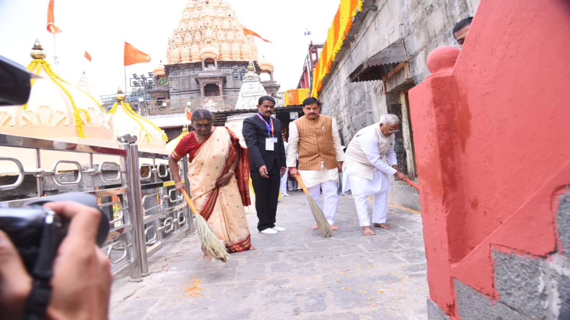 President Draupadi Murmu visit to Ujjain was focused on respect Bhoomi Pujan and meditation Photos