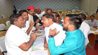 Uproar in the executive meeting of Aligarh Municipal Corporation