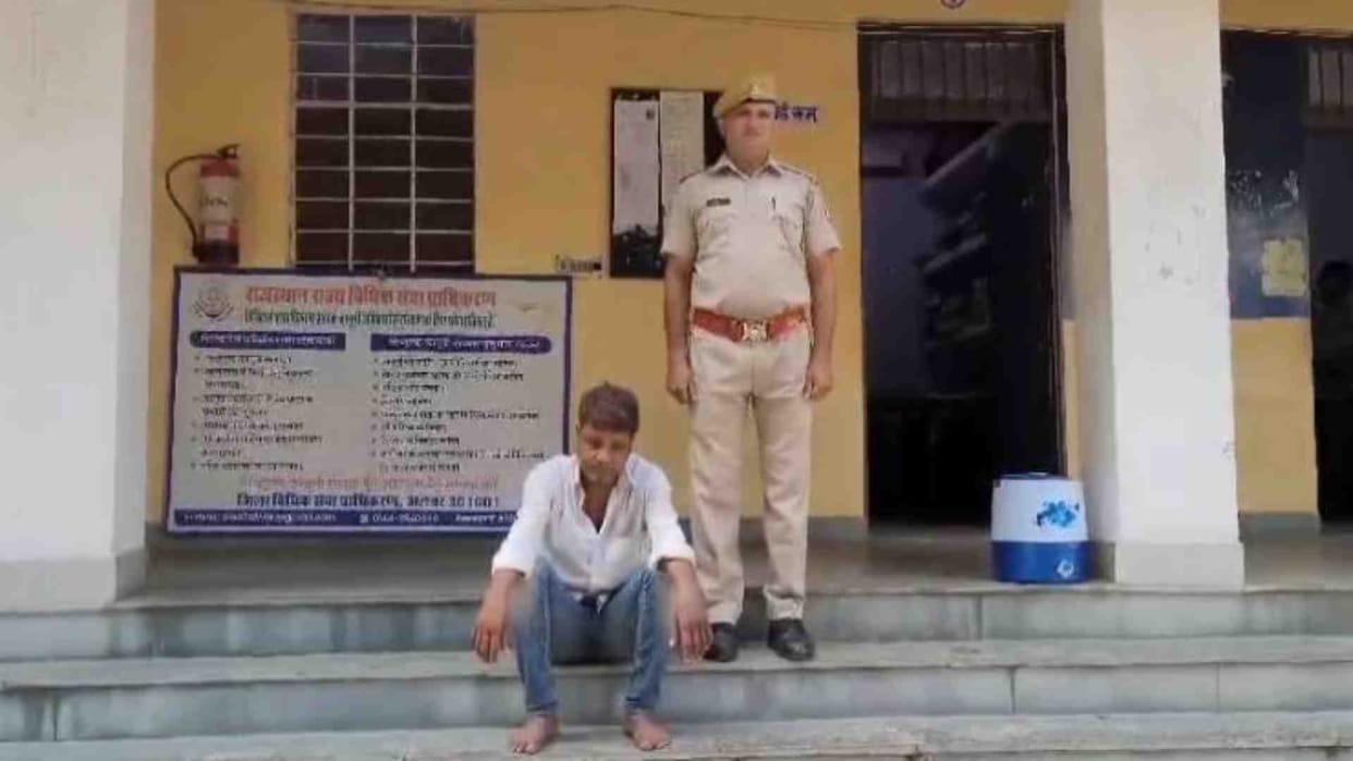Alwar News: Illegal liquor seller arrested under Agrasen culvert