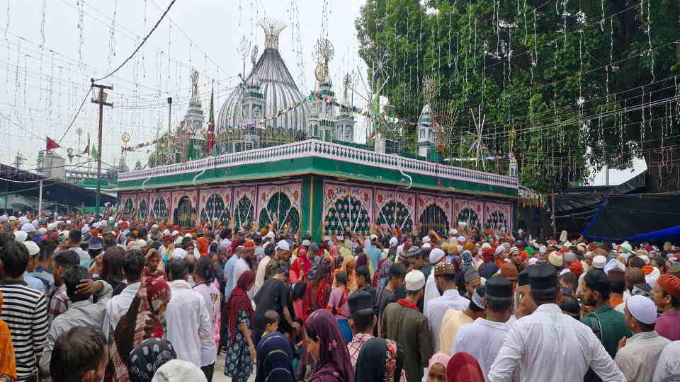 URS 2024: Gusl Sharif ritual performed, crowd of pilgrims gathered