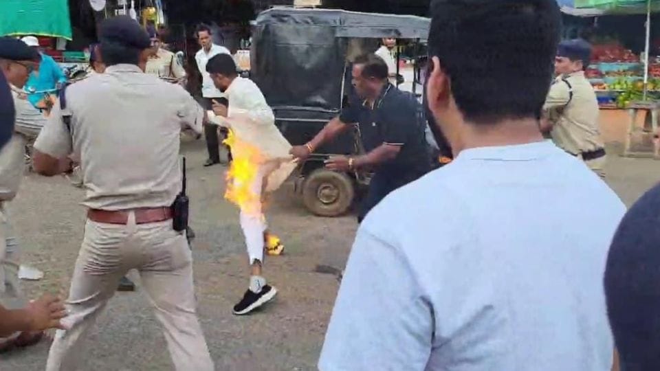 Congress leader burnt while burning effigy in Gaurela Pendra Marwahi