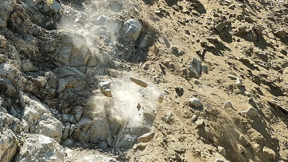 Danger remains on NH due to boulders and debris falling from the hill in Swala champawat