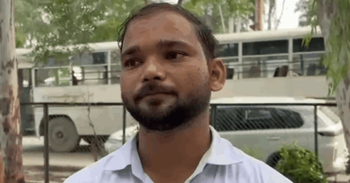 Case of snatching smartphone from a handicapped student of MMH College during CM Yogi program
