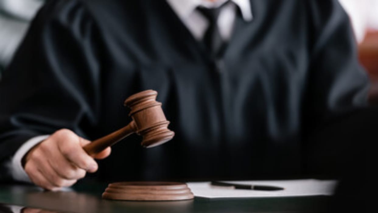 Special Secretary Social Welfare detained till the rising of the court, High Court sentenced for contempt