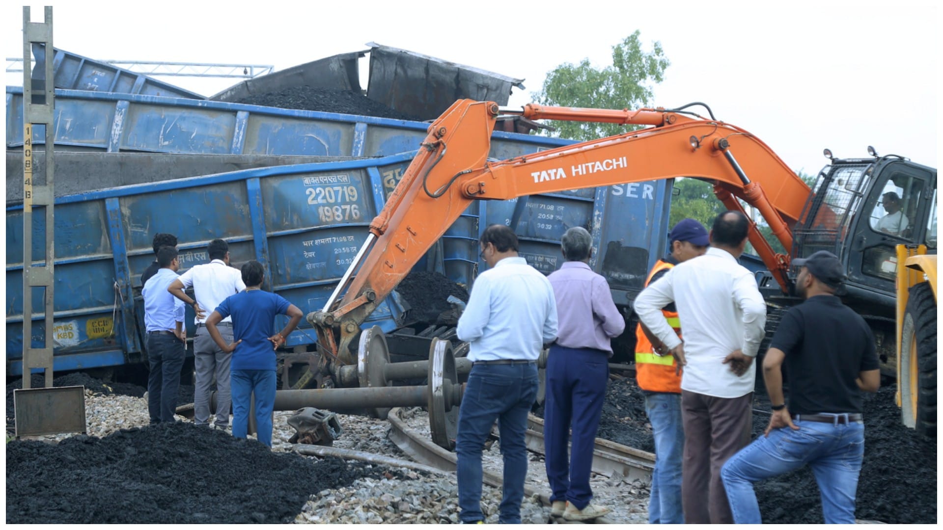 Mathura Train Accident: Passenger troubles increased trains running late read these details before travelling