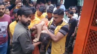 Karauli : Mother and daughter trapped under roof due to breakage, Civil Defense team pulled them out safely