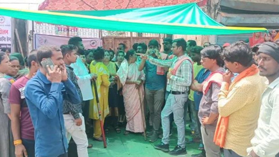 Women protested against removal of liquor shop in Korba