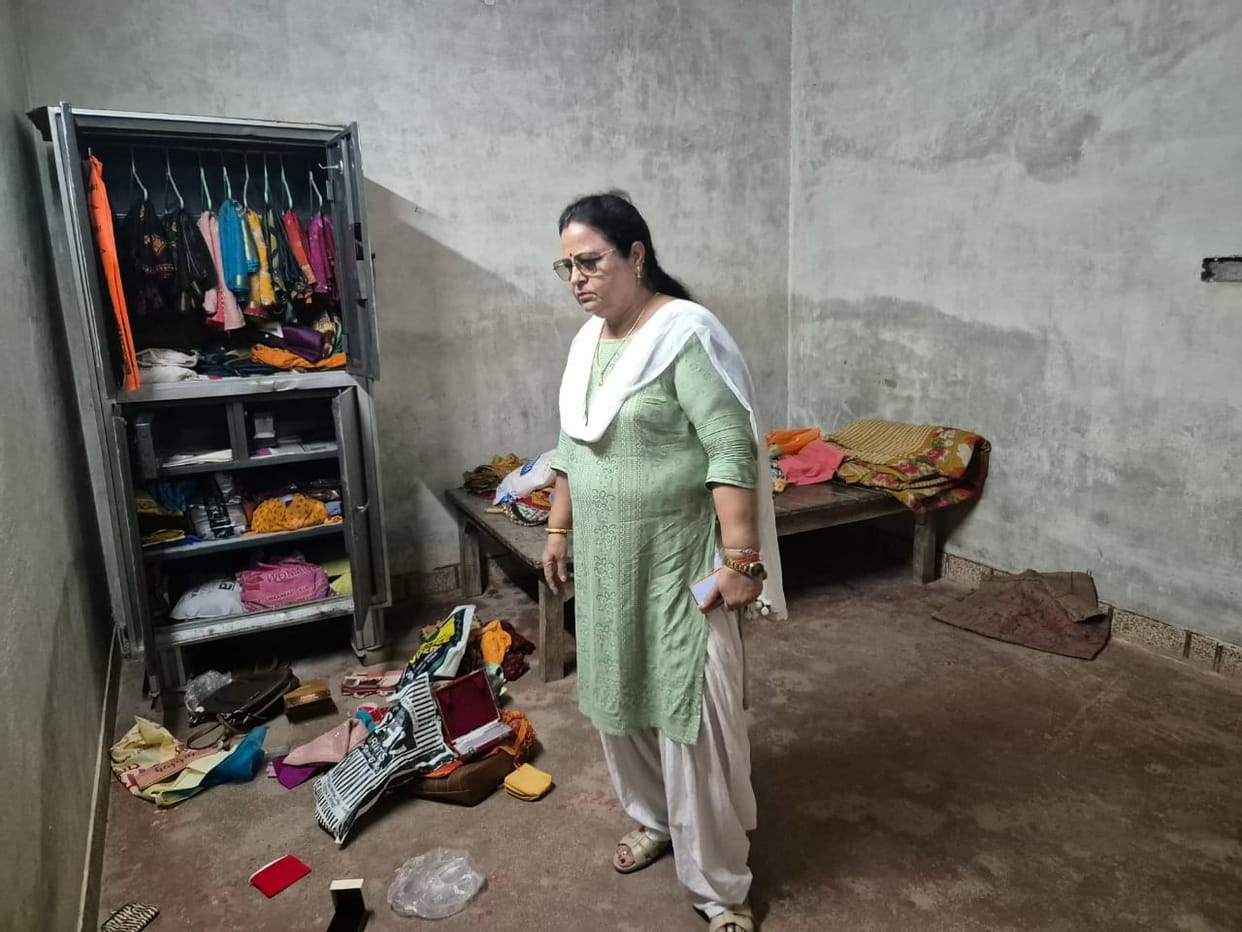 Sitapur: 15 Lakh rupees theft in houses of a village of mahmoodabad kotwali.