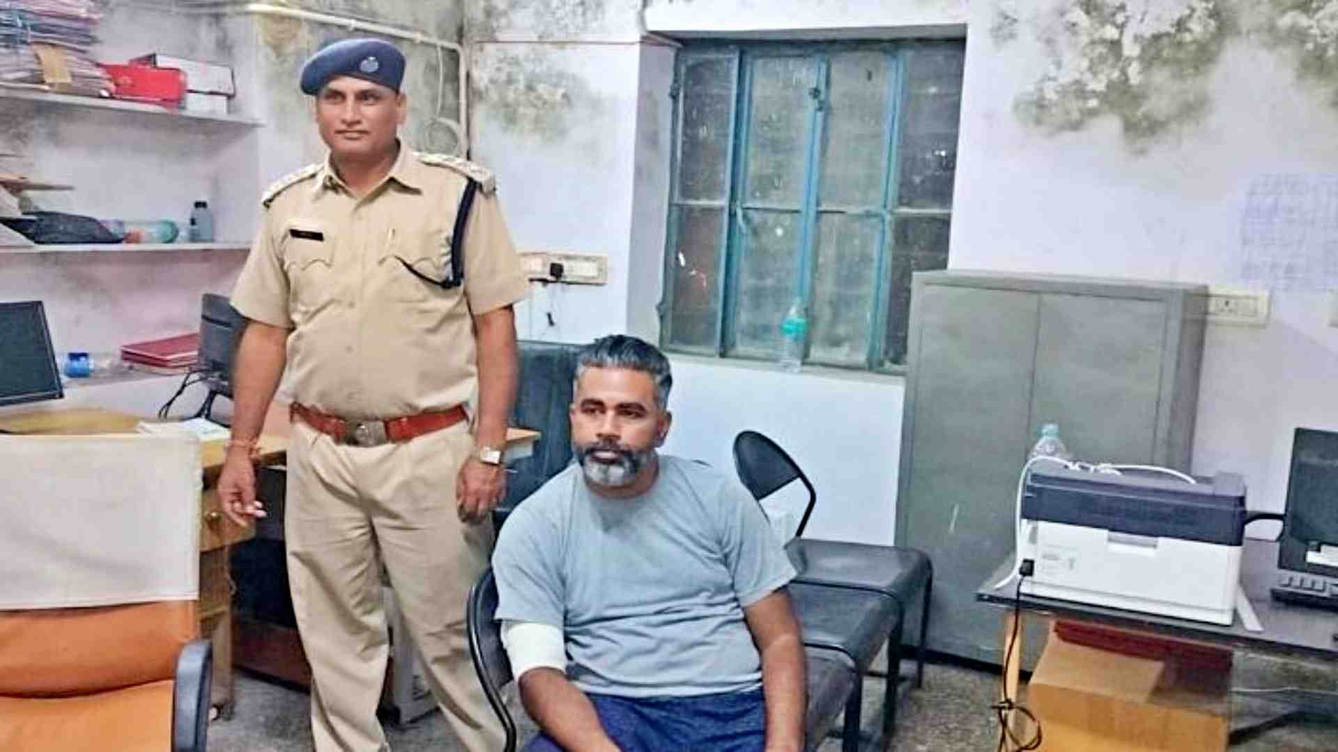 विदेशी महिला से दुष्कर्म का आरोपी।