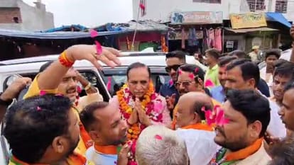 भाजपा नेताओं ने किया गुजरात के पूर्व मुख्यमंत्री का स्वागत