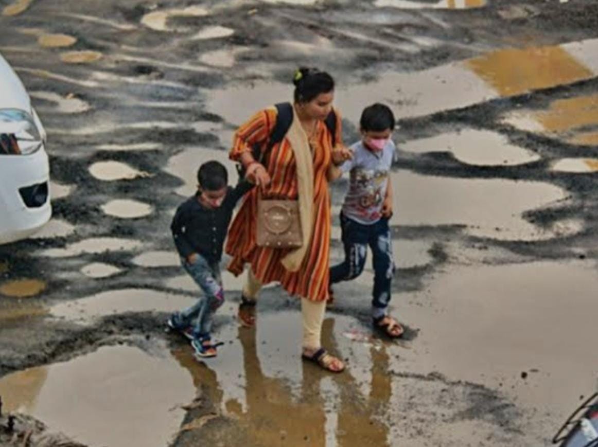 Bhopal News: Capital of deadly potholes; Number of accidents is increasing, 167 lives lost in 8 months