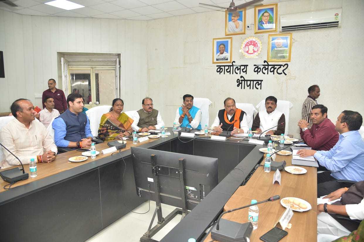Bhopal: Smart City CEO missing from review meeting of Bhopal's in-charge minister, minister gives orders to re