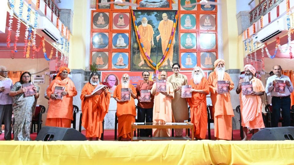 CM Yogi Adityanath participated in 55th death anniversary of Yugpurush Brahmalin Mahant Digvijaynath