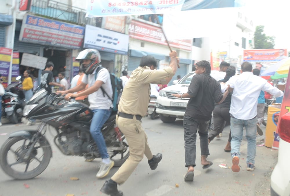 Dehradun DAV College Two groups of students Fight stone pelting and scuffle with police