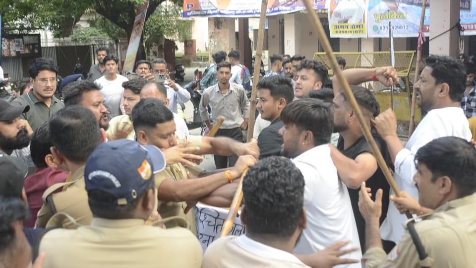 Dehradun DAV College Two groups of students Fight stone pelting and scuffle with police