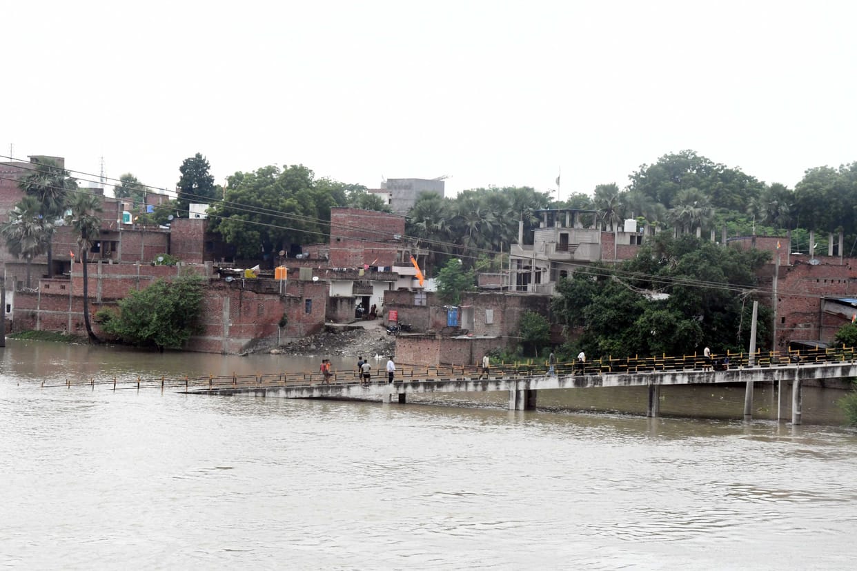 Varanasi Flood Update water level of Ganga decreasing