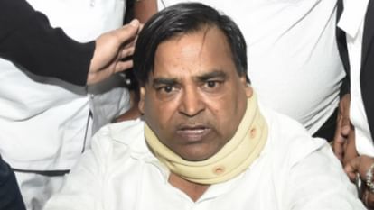 UP: Former minister Gayatri Prajapati assaulted in jail; Safaibandi hits him on the head with an iron rod; DG