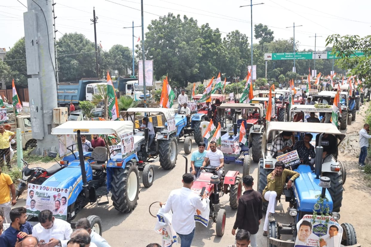 Indore: Congress took out Kisan Nyay Yatra riding on a tractor, police stopped the tractor by blocking the tru