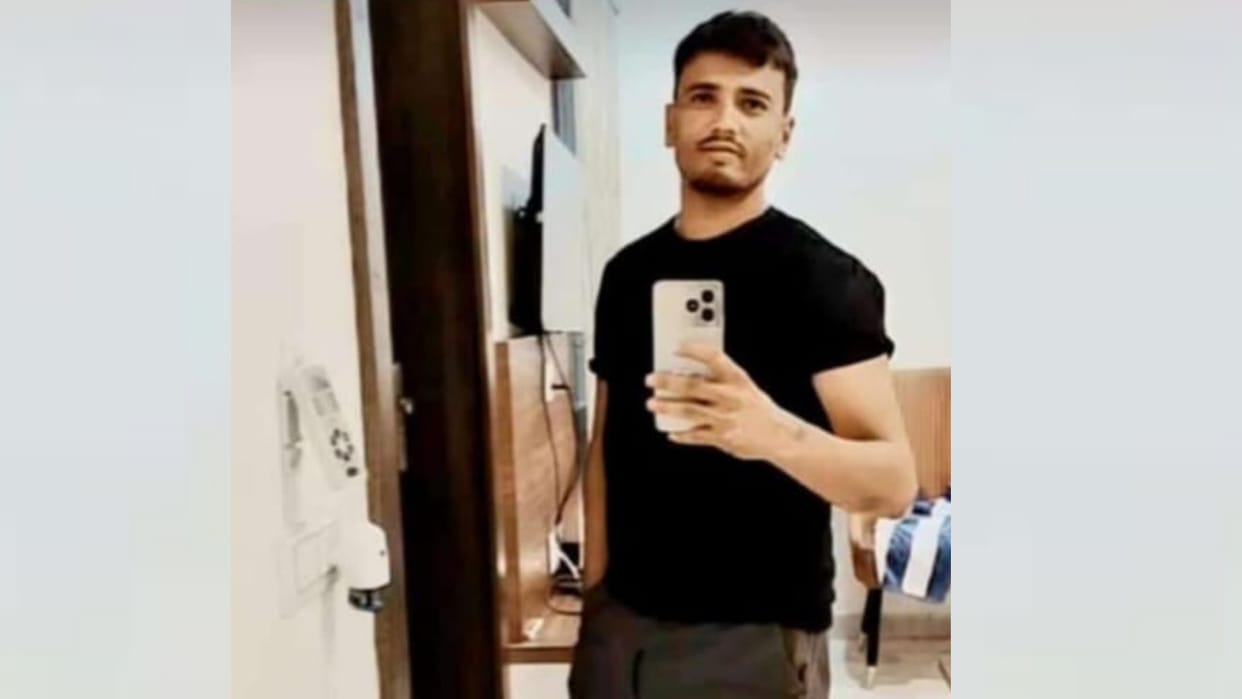 A man shoots himself in front of his mother in Gomati Nagar Lucknow.