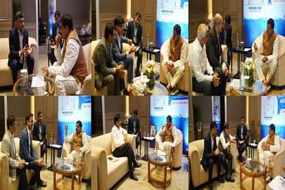 मुख्यमंत्री डॉ मोहन यादव निवेशकों से चर्चा करते हुए