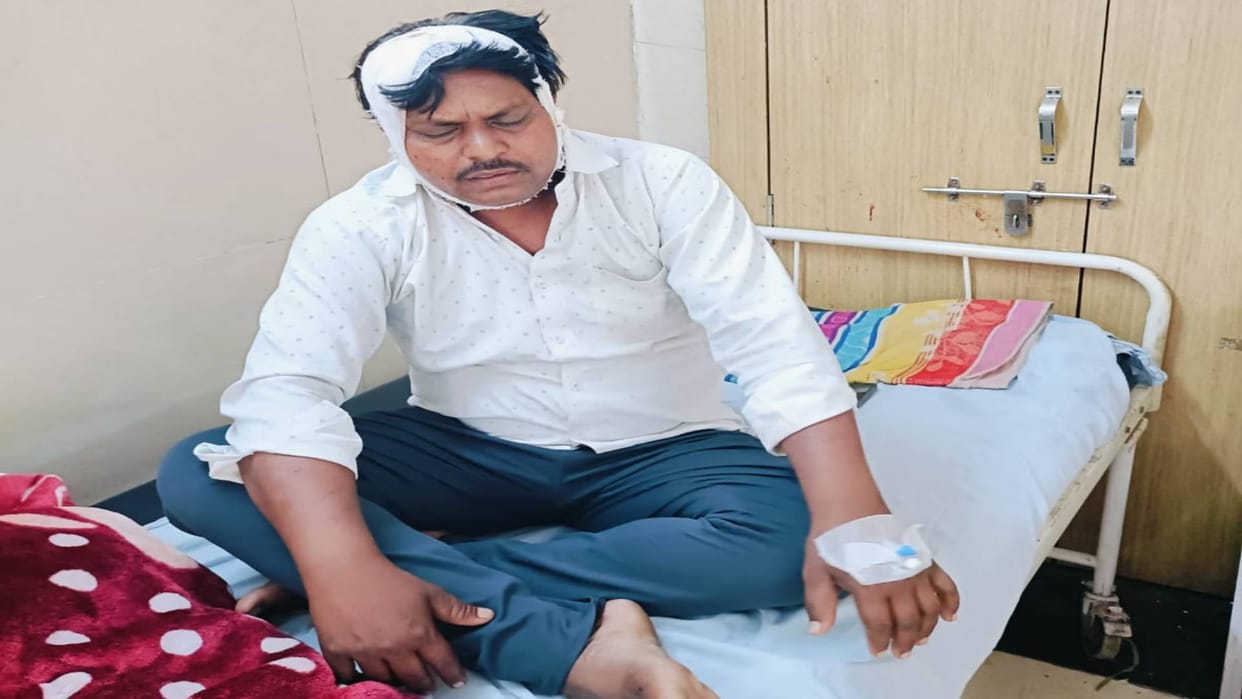Sehore News Stones pelted on tent house Dalit man beaten with sticks for protesting case registered